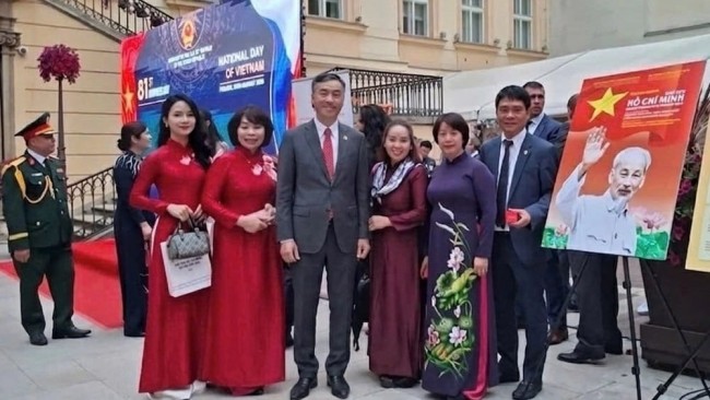 ເຜີຍແຜ່ມໍລະດົກຂອງປະທານໂຮ່ຈິມິນ ກ່ຽວກັບສັນຕິພາບ ແລະ ມິດຕະພາບຢູ່ສ.ເຊັກໂກ
