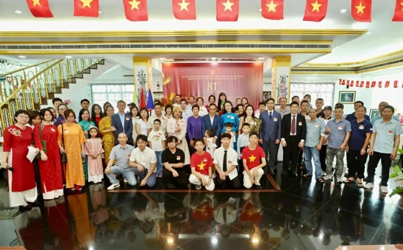 ປະຊາຄົມຊາວຫວຽດນາມ ປະກອບສ່ວນທະນຸຖະໜອມສາຍພົວພັນ ຫວຽດນາມ - ບຣູໄນ