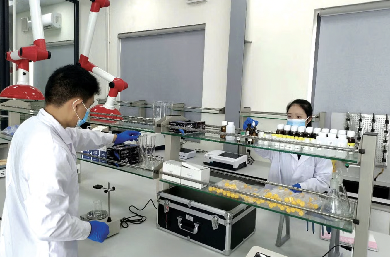 位于芒街一坊的新大洋鉴定测试中心实验室获得镉和碱性嫩黄O分析能力认可。 位于芒街一坊的新大洋鉴定测试中心实验室获得镉和碱性嫩黄O分析能力认可。