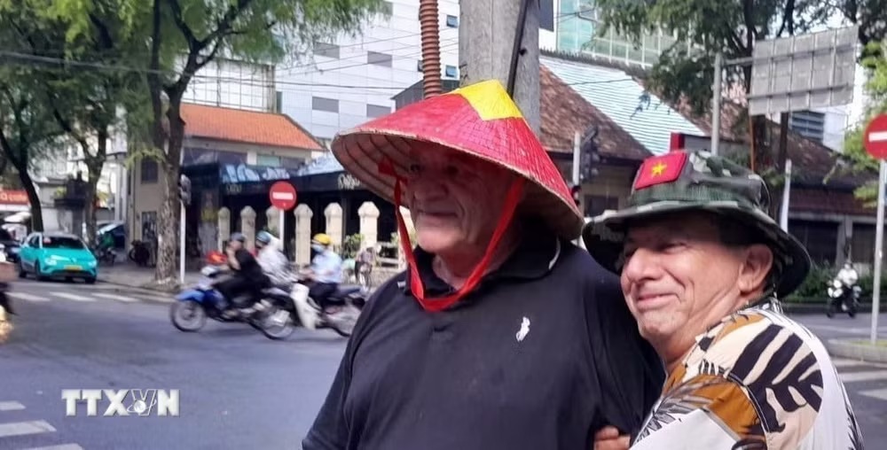 Ông Jorge hiện thực hóa giấc mơ kéo dài hàng chục thập kỷ vào năm 2025, tận mắt chứng kiến lễ kỷ niệm 50 năm Ngày Giải phóng miền Nam, thống nhất đất nước tại Thành phố Hồ Chí Minh. (Ảnh: nhân vật cung cấp) Ông Jorge hiện thực hóa giấc mơ kéo dài hàng chục thập kỷ vào năm 2025, tận mắt chứng kiến lễ kỷ niệm 50 năm Ngày Giải phóng miền Nam, thống nhất đất nước tại Thành phố Hồ Chí Minh. (Ảnh: nhân vật cung cấp)