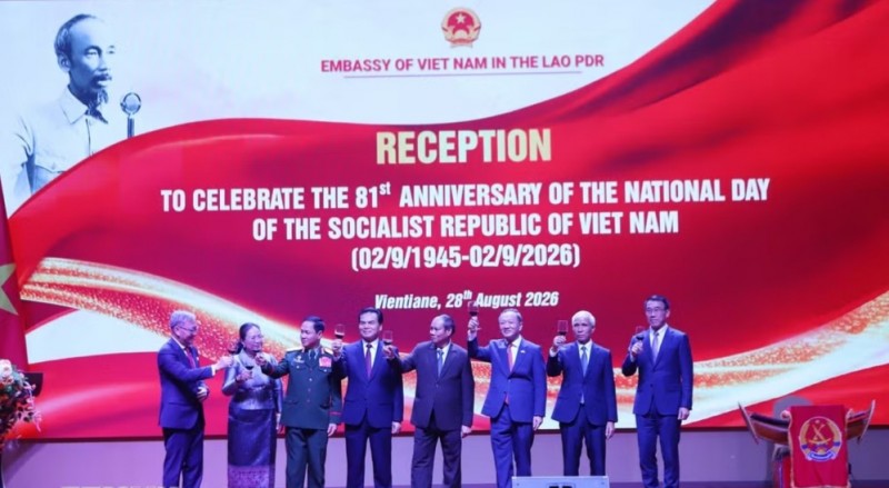 ឯកអគ្គរដ្ឋទូតវៀតណាមប្រចាំនៅឡាវ Nguyen Minh Tam រួមជាមួយបណ្តាថ្នាក់ដឹកនាំជាន់ខ្ពស់របស់ឡាវ លើកកែវស្រាអបអរសាទរខួប ៨១ ឆ្នាំនៃជោគជ័យបដិវត្តន៍ខែសីហា (ថ្ងៃទី ១៩ ខែសីហា ឆ្នាំ ១៩៤៥ - ថ្ងៃទី ១៩ ខែសីហា ឆ្នាំ ២០២៦) និងបុណ្យជាតិនៃសាធារណរដ្ឋសង្គមនិយមវៀតណាម (ថ្ងៃទី ២ ខែកញ្ញា ឆ្នាំ ១៩៤៥ ដល់ថ្ងៃទី ២ ខែកញ្ញា ឆ្នាំ ២០២៦)។ ឯកអគ្គរដ្ឋទូតវៀតណាមប្រចាំនៅឡាវ Nguyen Minh Tam រួមជាមួយបណ្តាថ្នាក់ដឹកនាំជាន់ខ្ពស់របស់ឡាវ លើកកែវស្រាអបអរសាទរខួប ៨១ ឆ្នាំនៃជោគជ័យបដិវត្តន៍ខែសីហា (ថ្ងៃទី ១៩ ខែសីហា ឆ្នាំ ១៩៤៥ - ថ្ងៃទី ១៩ ខែសីហា ឆ្នាំ ២០២៦) និងបុណ្យជាតិនៃសាធារណរដ្ឋសង្គមនិយមវៀតណាម (ថ្ងៃទី ២ ខែកញ្ញា ឆ្នាំ ១៩៤៥ ដល់ថ្ងៃទី ២ ខែកញ្ញា ឆ្នាំ ២០២៦)។