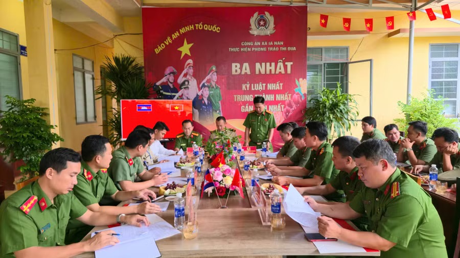 Tăng cường phối hợp giữ vững an ninh, trật tự khu vực biên giới Gia Lai (Việt Nam) - Ratanakiri (Campuchia) Tăng cường phối hợp giữ vững an ninh, trật tự khu vực biên giới Gia Lai (Việt Nam) - Ratanakiri (Campuchia)