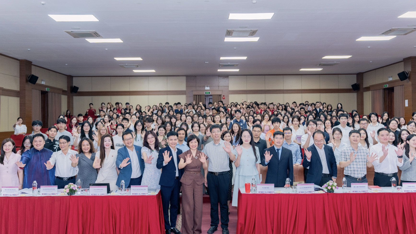 越中青年学子研讨'AI时代的人文思维'