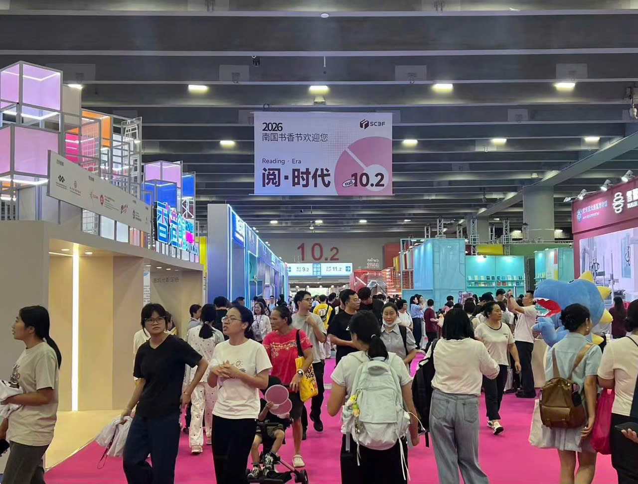 越南文化旅游空间亮相广州书展,吸引众多游客 越南文化旅游空间亮相广州书展,吸引众多游客