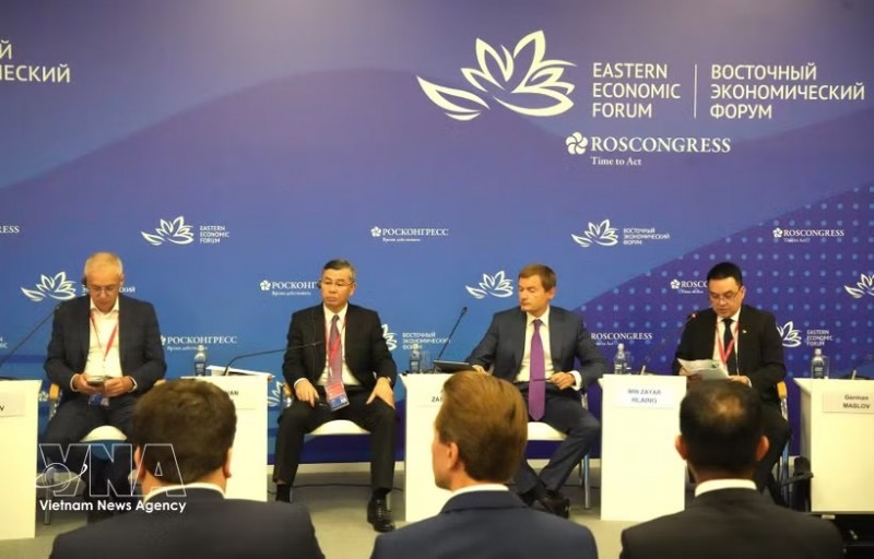 Finance Minister Ngo Van Tuan ( second, from left) at the Russia-ASEAN Business Dialogue held on September 2 as part of the 11th Eastern Economic Forum in Vladivostok, Russia. (Photo: VNA) Finance Minister Ngo Van Tuan ( second, from left) at the Russia-ASEAN Business Dialogue held on September 2 as part of the 11th Eastern Economic Forum in Vladivostok, Russia. (Photo: VNA)