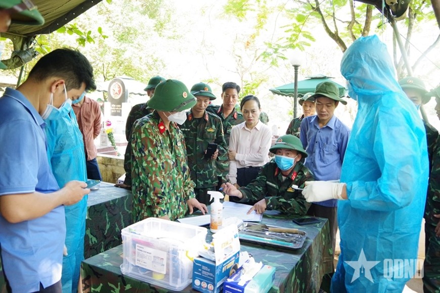 Team 584 of the Quang Tri Provincial Military Command collects samples from the remains of fallen soldiers at Truong Son National Martyrs’ Cemetery. Team 584 of the Quang Tri Provincial Military Command collects samples from the remains of fallen soldiers at Truong Son National Martyrs’ Cemetery.