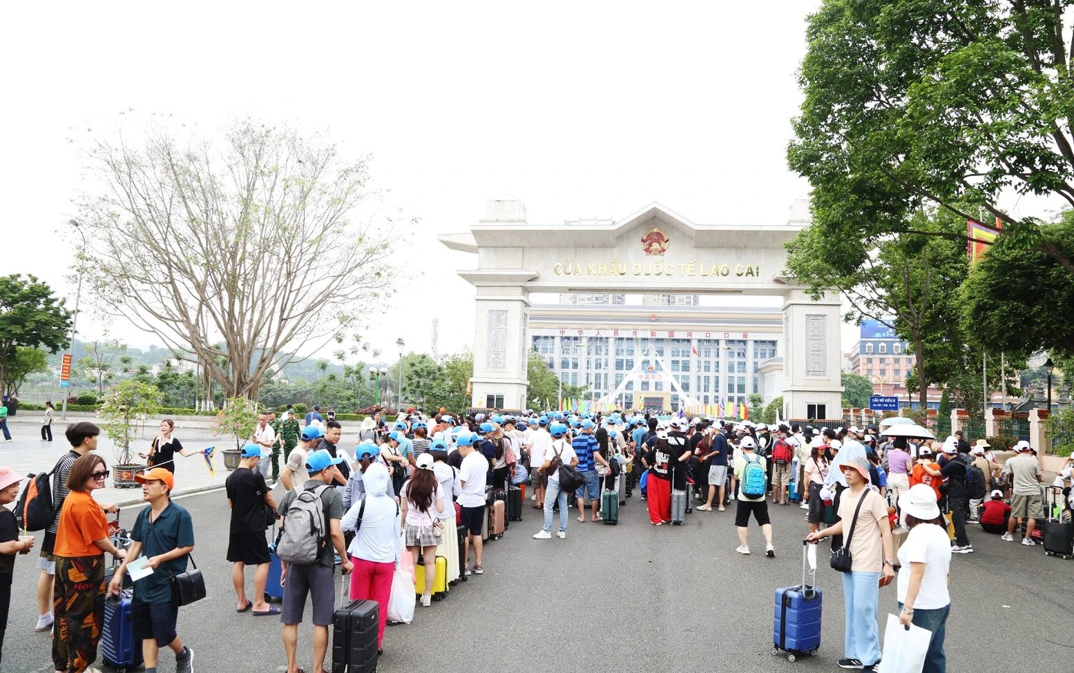 老街口岸国庆假期客货通关安全有序 老街口岸国庆假期客货通关安全有序