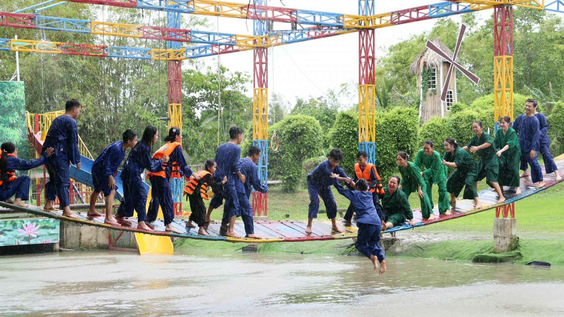 ການທ່ອງທ່ຽວເຂດທົ່ງພຽງແມ່ນ້ຳຂອງ ເຕີບໂຕຢ່າງແຮງໃນໂອກາດວັນຊາດ, ຫຼາຍທ້ອງຖິ່ນມີລາຍຮັບເພີ່ມສູງ