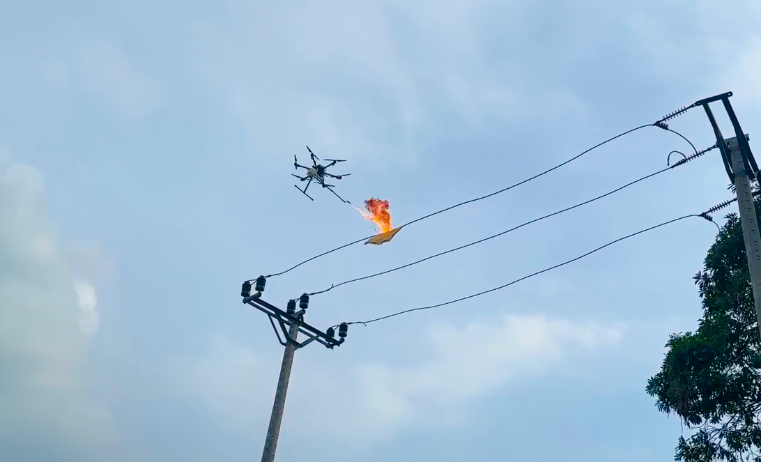 Ứng dụng UAV đang mở ra phương thức kiểm tra lưới điện trực quan, linh hoạt và hiệu quả hơn tại EVNNPC Ứng dụng UAV đang mở ra phương thức kiểm tra lưới điện trực quan, linh hoạt và hiệu quả hơn tại EVNNPC