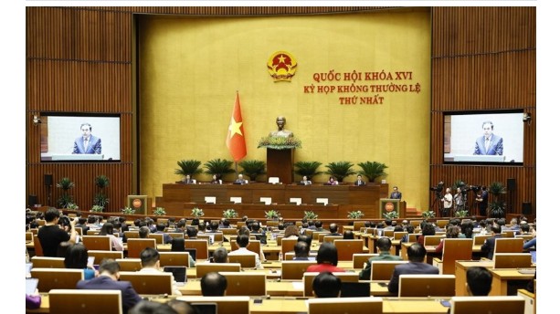 ໜັງສືພິມລາວ: ກອງປະຊຸມສະພາແຫ່ງຊາດຫວຽດນາມ ນຳມາເຊິ່ງຫຼາຍບົດຮຽນກ່ຽວກັບການປ່ຽນໃໝ່ວຽກງານນິຕິບັນຍັດ