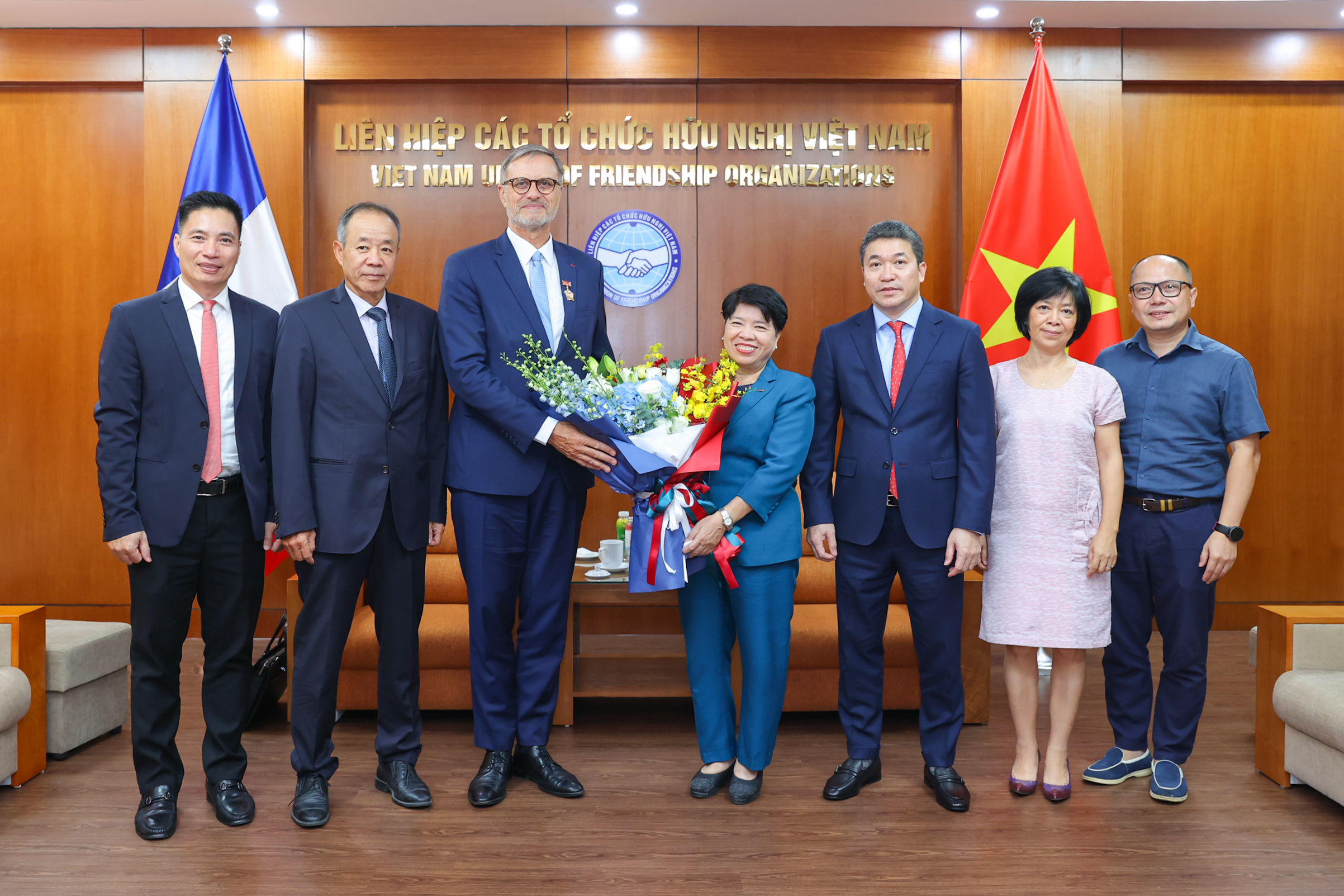 Các đại biểu chụp ảnh lưu niệm. (Ảnh: Đinh Hòa) Các đại biểu chụp ảnh lưu niệm. (Ảnh: Đinh Hòa)
