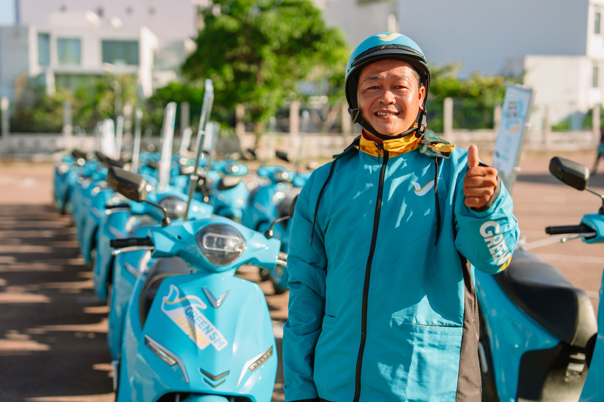 Đội ngũ Bác Tài Xanh cùng dịch vụ Green SM Bike sẵn sàng phục vụ nhu cầu di chuyển hằng ngày của người dân. Đội ngũ Bác Tài Xanh cùng dịch vụ Green SM Bike sẵn sàng phục vụ nhu cầu di chuyển hằng ngày của người dân.