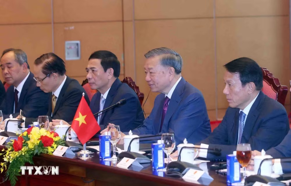 Tổng Bí thư, Chủ tịch nước Tô Lâm và thành viên đoàn Việt Nam tại cuộc hội đàm với Tổng thống Myanmar Min Aung Hlaing. (Ảnh: Phạm Kiên/TTXVN) Tổng Bí thư, Chủ tịch nước Tô Lâm và thành viên đoàn Việt Nam tại cuộc hội đàm với Tổng thống Myanmar Min Aung Hlaing. (Ảnh: Phạm Kiên/TTXVN)