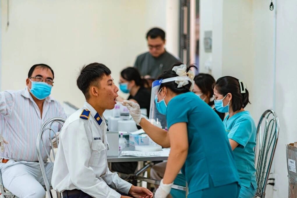Một buổi khám sàng lọc lao tại Hải Đội 33, Đặc khu Côn Đảo. Ảnh: FIT