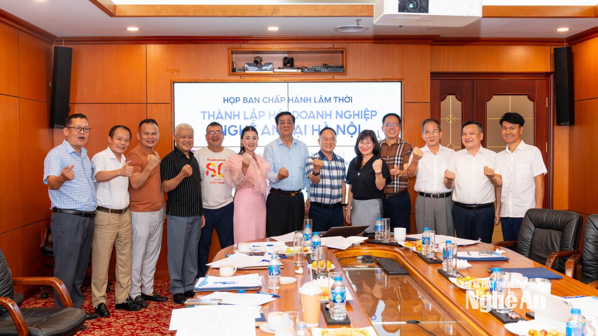 Ra mắt Ban Chấp hành lâm thời Hội Doanh nghiệp Nghệ An tại Hà Nội. Ảnh: CTV Ra mắt Ban Chấp hành lâm thời Hội Doanh nghiệp Nghệ An tại Hà Nội. Ảnh: CTV