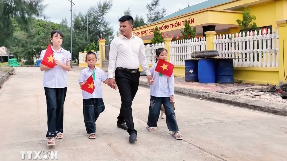 Quảng Ninh: Lễ khai giảng đặc biệt của 4 thầy trò nơi đầu sóng đảo Trần