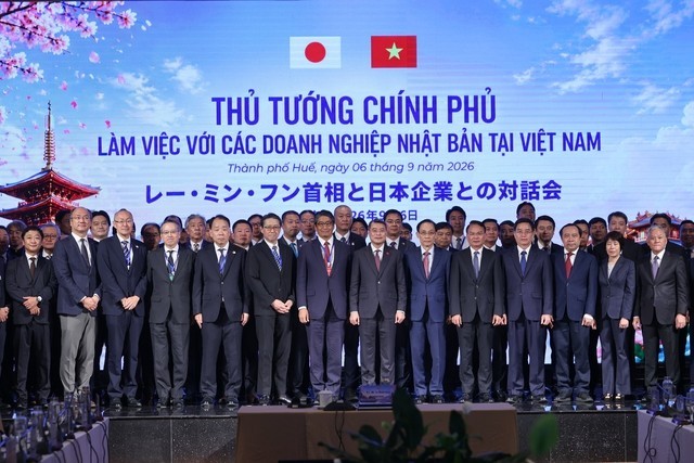 Prime Minister Le Minh Hung (7th from right) and Japanese business representatives pose for a family photo following their working session, Da Nang City, September 6, 2026. Photo: VGP Prime Minister Le Minh Hung (7th from right) and Japanese business representatives pose for a family photo following their working session, Da Nang City, September 6, 2026. Photo: VGP