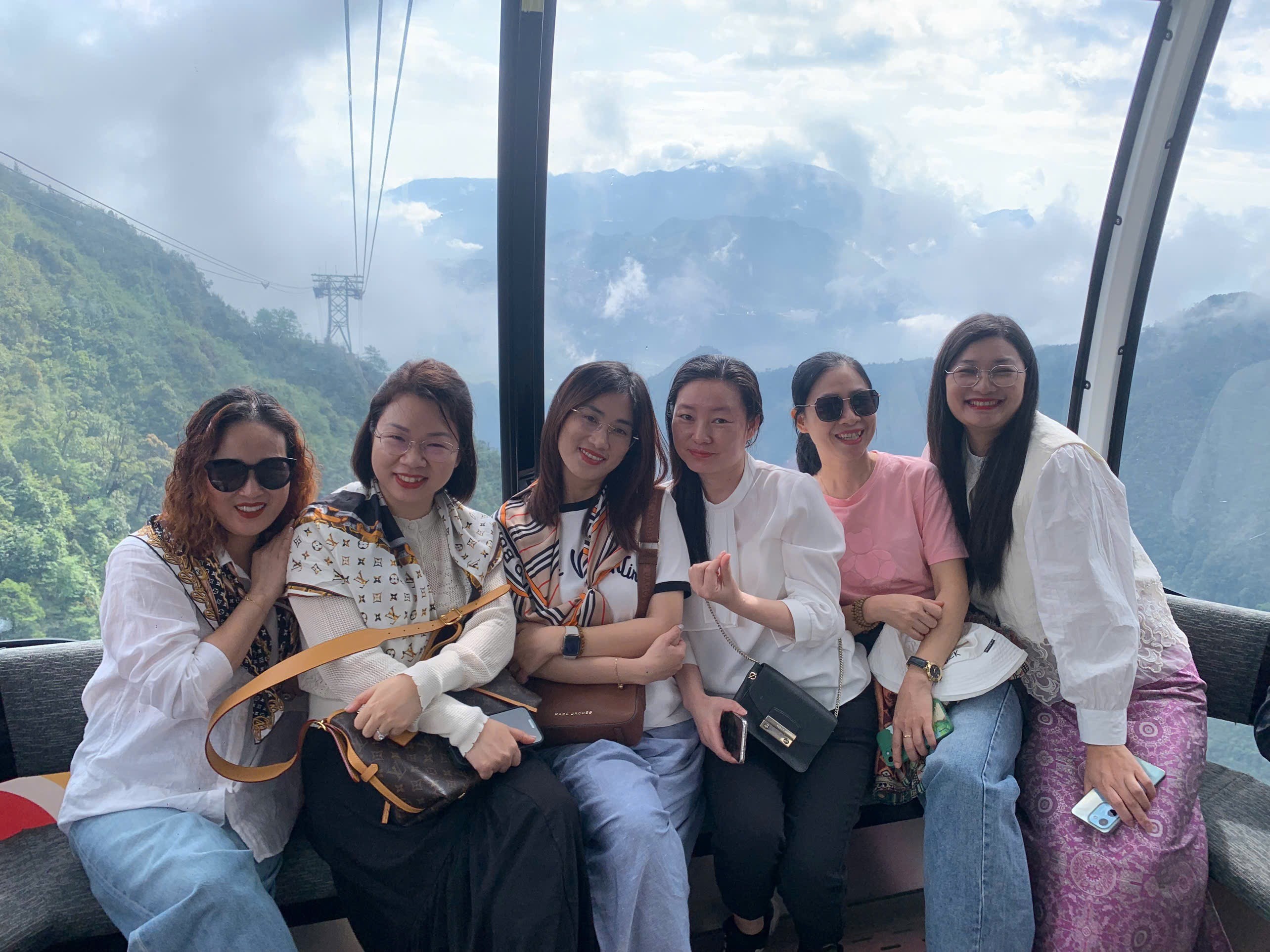 Tấm bằng và những tấm lòng