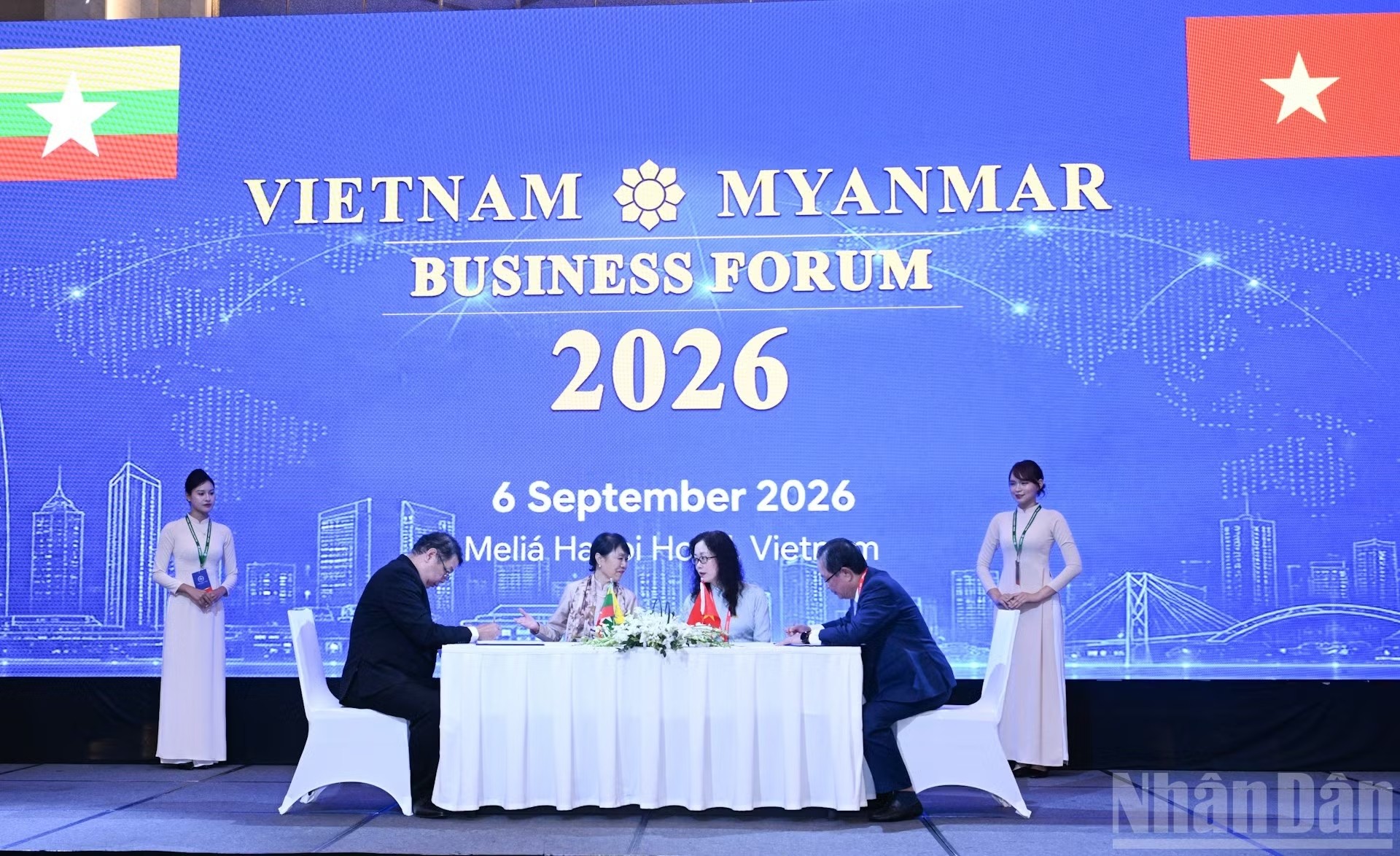Tổng thống Myanmar Min Aung Hlaing phát biểu tại Diễn đàn Tổng thống Myanmar Min Aung Hlaing phát biểu tại Diễn đàn