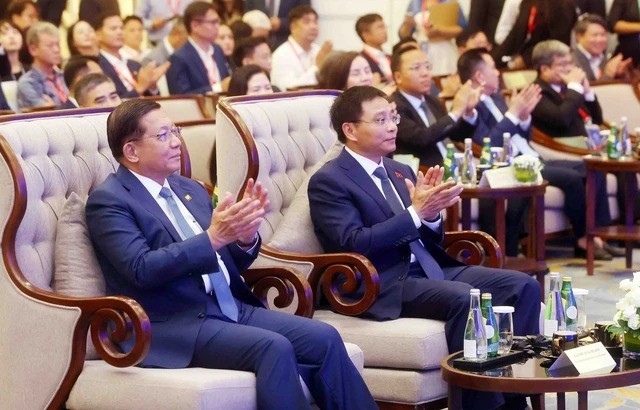 Tổng thống Myanmar Min Aung Hlaing và Phó thủ tướng Nguyễn Văn Thắng đồng chủ trì diễn đàn Ảnh: TTXVN Tổng thống Myanmar Min Aung Hlaing và Phó thủ tướng Nguyễn Văn Thắng đồng chủ trì diễn đàn Ảnh: TTXVN