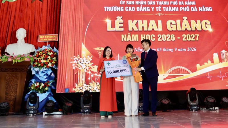 Đà Nẵng: Trao học bổng cho học sinh, sinh viên dân tộc thiểu số vượt khó