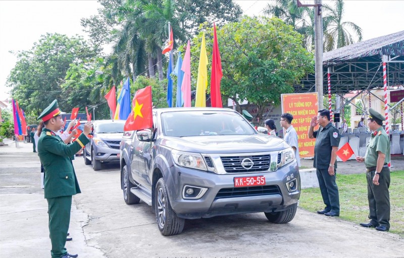 កម្មាភិបាល យុទ្ធជនក្រុម K92 និងក្រុម K93 ខេត្ត An Giang ចេញដំណើរ ឡើងផ្លូវទៅកាន់កម្ពុជា បន្តដំណើរស្វែងរក ប្រមូលផ្តុំ និងនាំយកអដ្ឋិធាតុបណ្តាយុទ្ធជនពលីវិលត្រឡប់មកកាន់មាតុភូមិកំណើតវិញ។ កម្មាភិបាល យុទ្ធជនក្រុម K92 និងក្រុម K93 ខេត្ត An Giang ចេញដំណើរ ឡើងផ្លូវទៅកាន់កម្ពុជា បន្តដំណើរស្វែងរក ប្រមូលផ្តុំ និងនាំយកអដ្ឋិធាតុបណ្តាយុទ្ធជនពលីវិលត្រឡប់មកកាន់មាតុភូមិកំណើតវិញ។