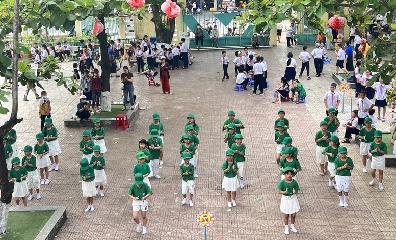 មូលដ្ឋាននីមួយៗចាំបាច់ត្រូវមានរូបមន្តដោយឡែករៀងៗខ្លួន ដើម្បីបង្រួមគម្លាតនៅក្នុងវិស័យអប់រំ។ មូលដ្ឋាននីមួយៗចាំបាច់ត្រូវមានរូបមន្តដោយឡែករៀងៗខ្លួន ដើម្បីបង្រួមគម្លាតនៅក្នុងវិស័យអប់រំ។