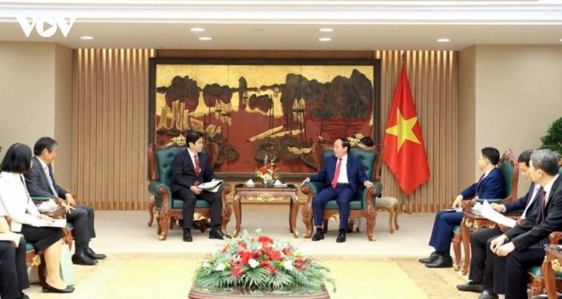 Deputy Prime Minister Le Tien Chau recieves Japanese Minister of Education, Culture, Sports, Science and Technology Matsumoto Yohei. Deputy Prime Minister Le Tien Chau recieves Japanese Minister of Education, Culture, Sports, Science and Technology Matsumoto Yohei.