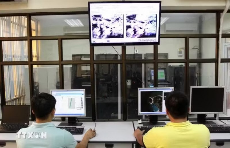 Images are collected and processed at a satellite image receiving station. (Photo: VNA) Images are collected and processed at a satellite image receiving station. (Photo: VNA)