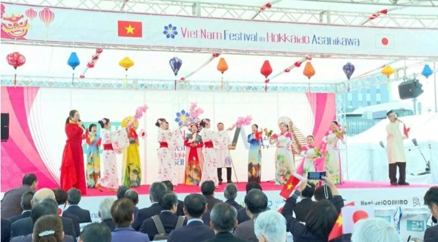 ຂະຫຍາຍຂອບຂະໜາດການແລກປ່ຽນ ຫວຽດນາມ - ຍີ່ປຸ່ນ: ອາຊາຮິກາວະ ເປັນເຈົ້າພາບຈັດງານບຸນ ຫວຽດນາມ – ຮອກໄກໂດ 2026 ເປັນຄັ້ງທຳອິດ ຂະຫຍາຍຂອບຂະໜາດການແລກປ່ຽນ ຫວຽດນາມ - ຍີ່ປຸ່ນ: ອາຊາຮິກາວະ ເປັນເຈົ້າພາບຈັດງານບຸນ ຫວຽດນາມ – ຮອກໄກໂດ 2026 ເປັນຄັ້ງທຳອິດ