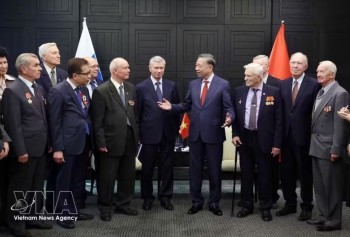 Генсек, Президент То Лам встретился с представителями Общества ветеранов России и Общества российско-вьетнамской дружбы