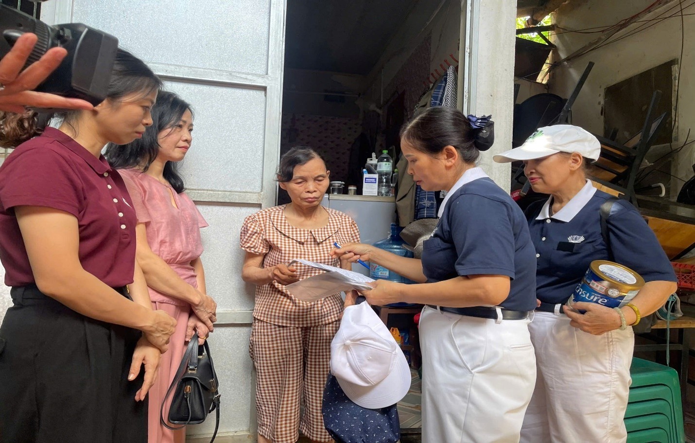Liên hiệp các tổ chức hữu nghị thành phố Hải Phòng phối hợp Hội Chữ thập đỏ thành phố và Tổ chức Tzu Chi triển khai chương trình hỗ trợ hộ gia đình có hoàn cảnh đặc biệt khó khăn tại khu vực phía Tây thành phố, tháng 8/2026. (Ảnh: Liên hiệp các tổ chức hữu nghị thành phố Hải Phòng)