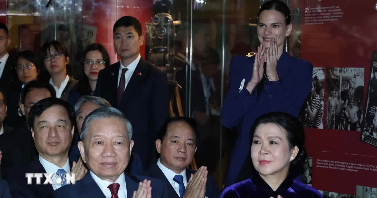 Tổng Bí thư, Chủ tịch nước Tô Lâm và Phu nhân dự chương trình Khai trương Không gian Di sản và Kết nối văn hóa Việt-Nga. (Ảnh: Thống Nhất/TTXVN) Tổng Bí thư, Chủ tịch nước Tô Lâm và Phu nhân dự chương trình Khai trương Không gian Di sản và Kết nối văn hóa Việt-Nga. (Ảnh: Thống Nhất/TTXVN)