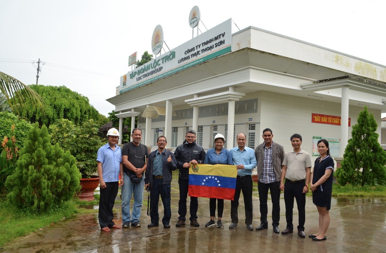 Vladimir Castillo Soto (third from left) during a visit to Viet Nam in 2019. (Photo provided by the character) Vladimir Castillo Soto (third from left) during a visit to Viet Nam in 2019. (Photo provided by the character)