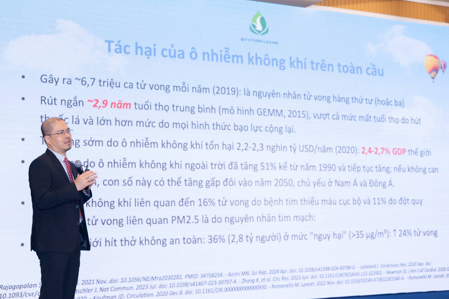 PGS.TS.BS. Nguyễn Ngọc Quang – Phó Tổng Giám đốc Chuyên môn Khối Nội, Hệ thống Y tế Vinmec trình bày từ góc nhìn y tế về tác động của ô nhiễm không khí tới sức khỏe, chi phí y tế và chất lượng sống. PGS.TS.BS. Nguyễn Ngọc Quang – Phó Tổng Giám đốc Chuyên môn Khối Nội, Hệ thống Y tế Vinmec trình bày từ góc nhìn y tế về tác động của ô nhiễm không khí tới sức khỏe, chi phí y tế và chất lượng sống.