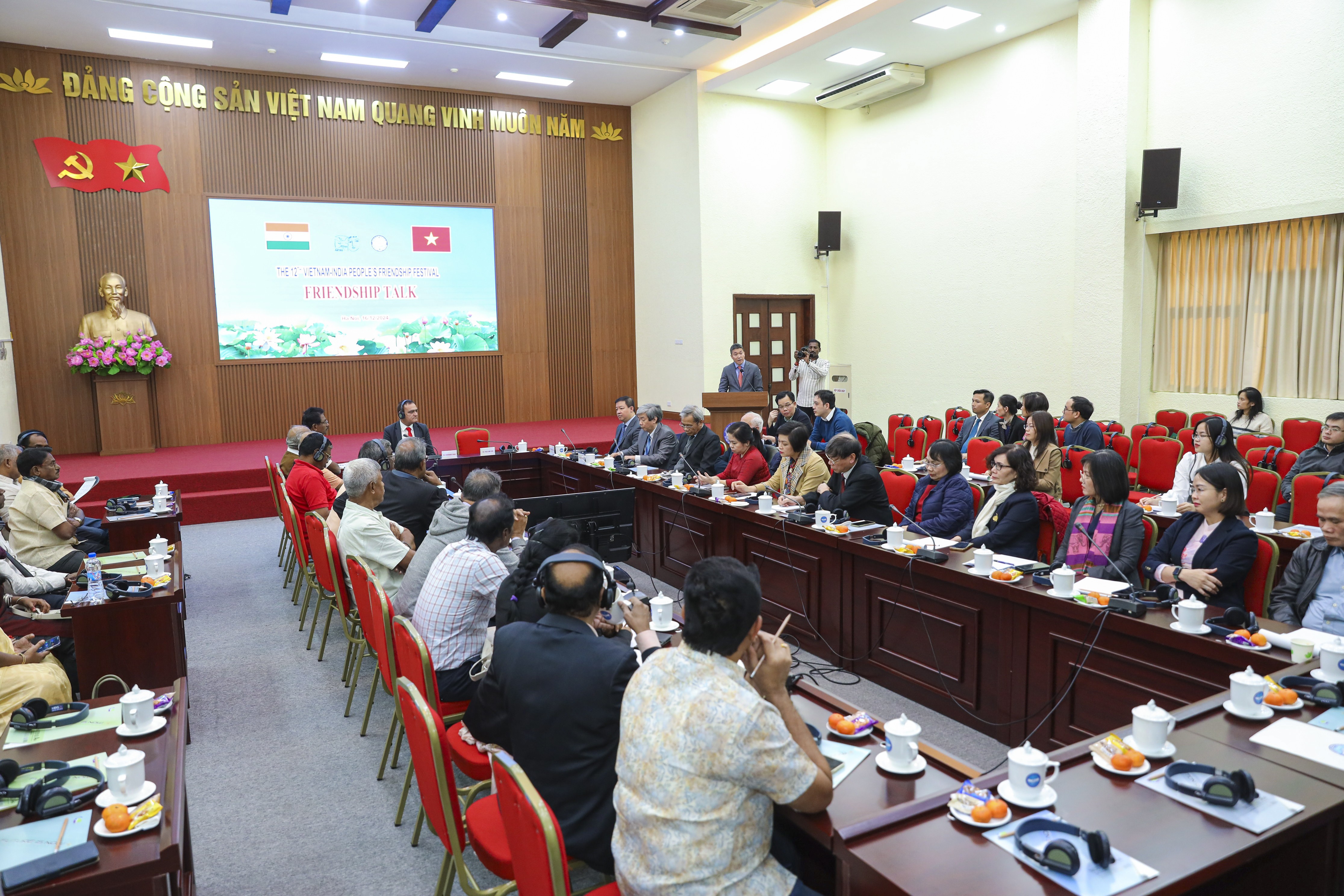 Đại biểu Việt Nam và Ấn Độ tại Tọa đàm hữu nghị trong khuôn khổ Liên hoan hữu nghị nhân dân Việt Nam - Ấn Độ lần thứ 12 ở Hà Nội, tháng 12/2024. (Ảnh: Đinh Hòa) Đại biểu Việt Nam và Ấn Độ tại Tọa đàm hữu nghị trong khuôn khổ Liên hoan hữu nghị nhân dân Việt Nam - Ấn Độ lần thứ 12 ở Hà Nội, tháng 12/2024. (Ảnh: Đinh Hòa)