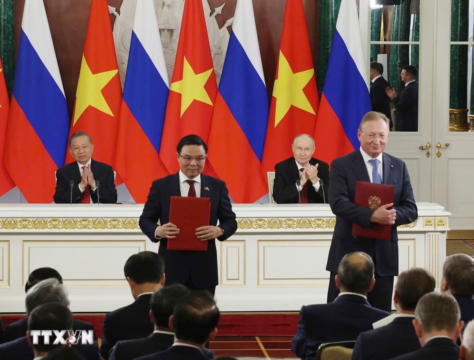Tuyên bố chung về việc củng cố hơn nữa Quan hệ Đối tác Chiến lược toàn diện Việt Nam-Nga trong giai đoạn mới Tuyên bố chung về việc củng cố hơn nữa Quan hệ Đối tác Chiến lược toàn diện Việt Nam-Nga trong giai đoạn mới