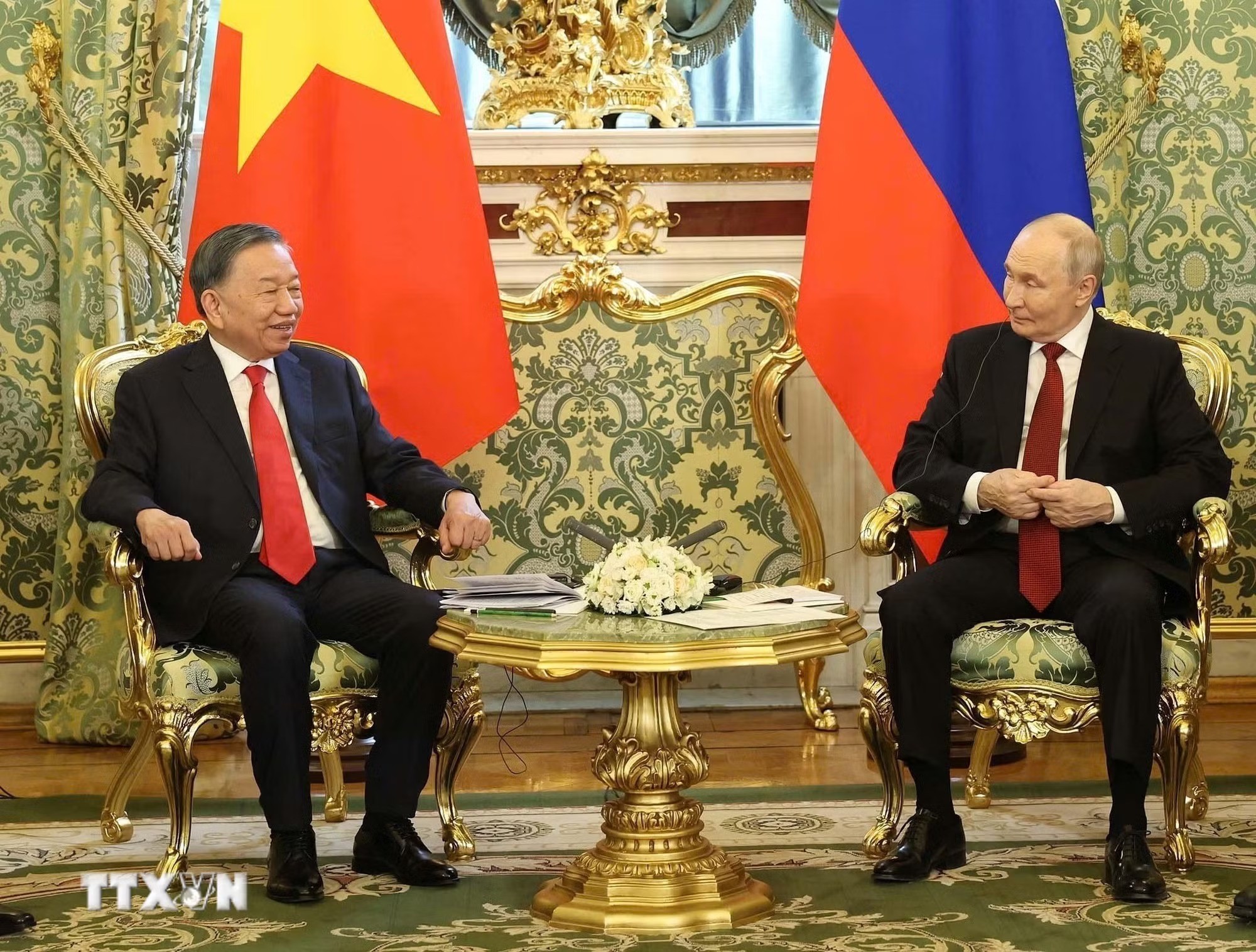 Tổng Bí thư, Chủ tịch nước Tô Lâm gặp hẹp với Tổng thống Liên bang Nga Vladimir Putin. (Ảnh: Thống Nhất/TTXVN) Tổng Bí thư, Chủ tịch nước Tô Lâm gặp hẹp với Tổng thống Liên bang Nga Vladimir Putin. (Ảnh: Thống Nhất/TTXVN)