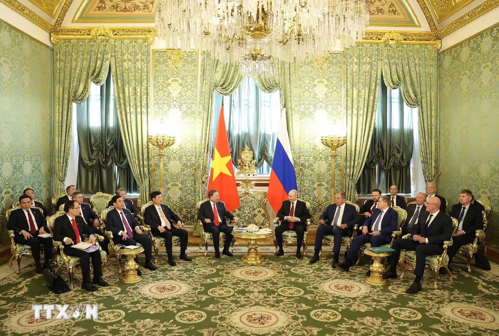 Tổng Bí thư, Chủ tịch nước Tô Lâm gặp hẹp với Tổng thống Liên bang Nga Vladimir Putin. (Ảnh: Thống Nhất/TTXVN) Tổng Bí thư, Chủ tịch nước Tô Lâm gặp hẹp với Tổng thống Liên bang Nga Vladimir Putin. (Ảnh: Thống Nhất/TTXVN)
