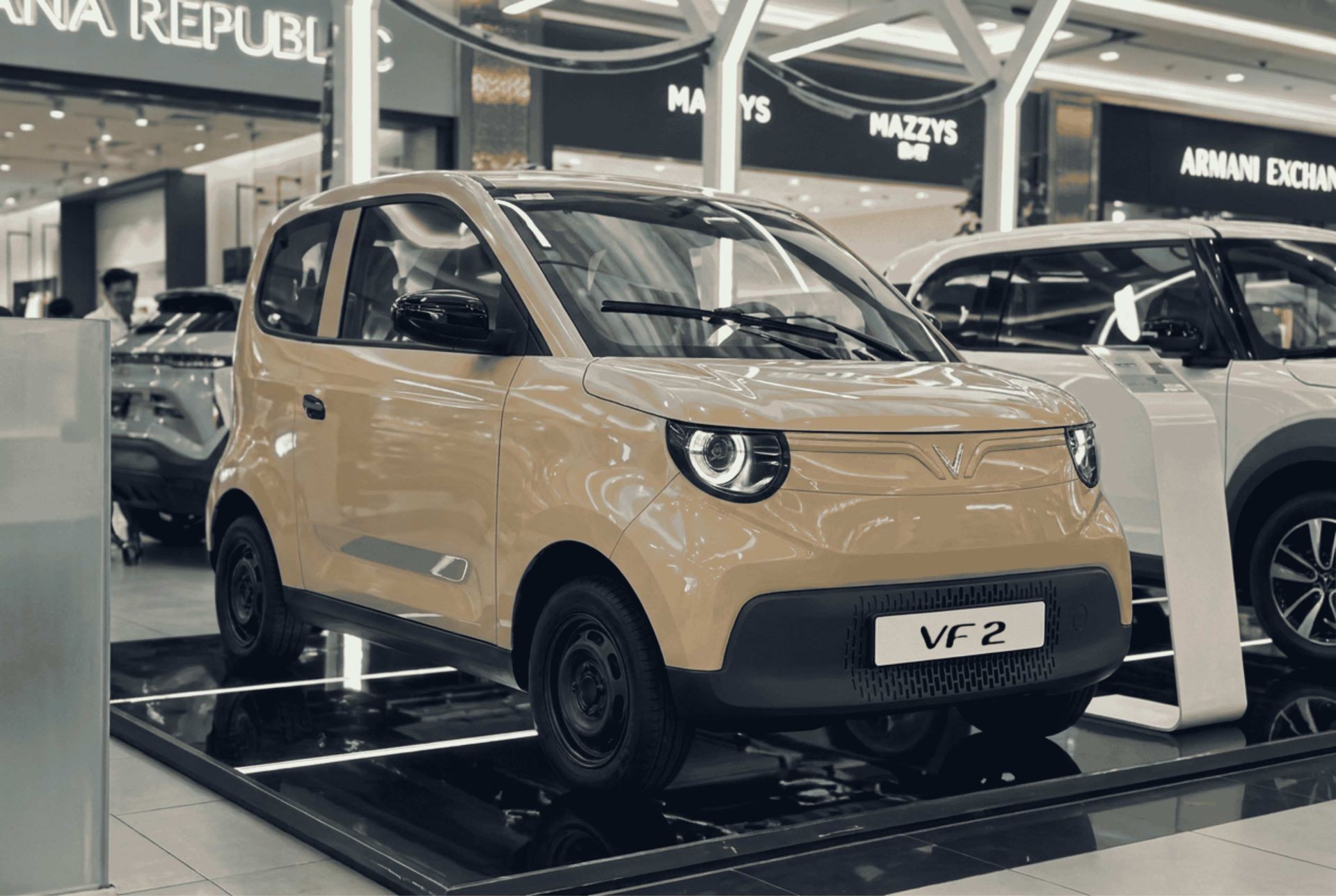 VF 2 giúp nữ khách hàng tự tin chuyển từ ghế phụ sang ghế lái