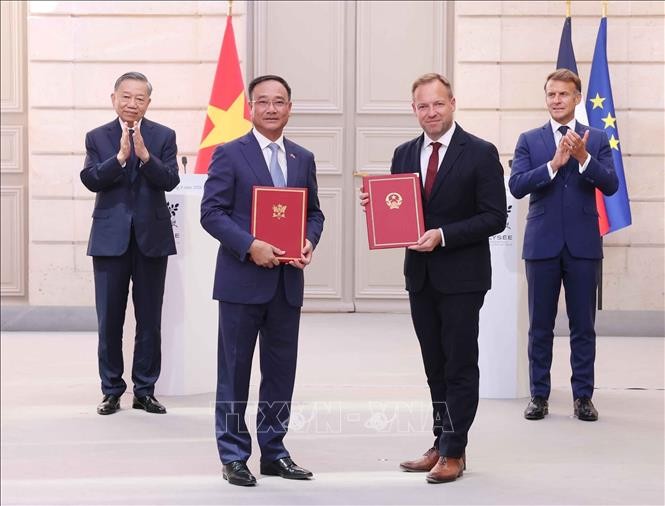 Tổng Bí thư, Chủ tịch nước Tô Lâm chứng kiến Lễ trao các văn kiện hợp tác giữa Việt Nam - Pháp