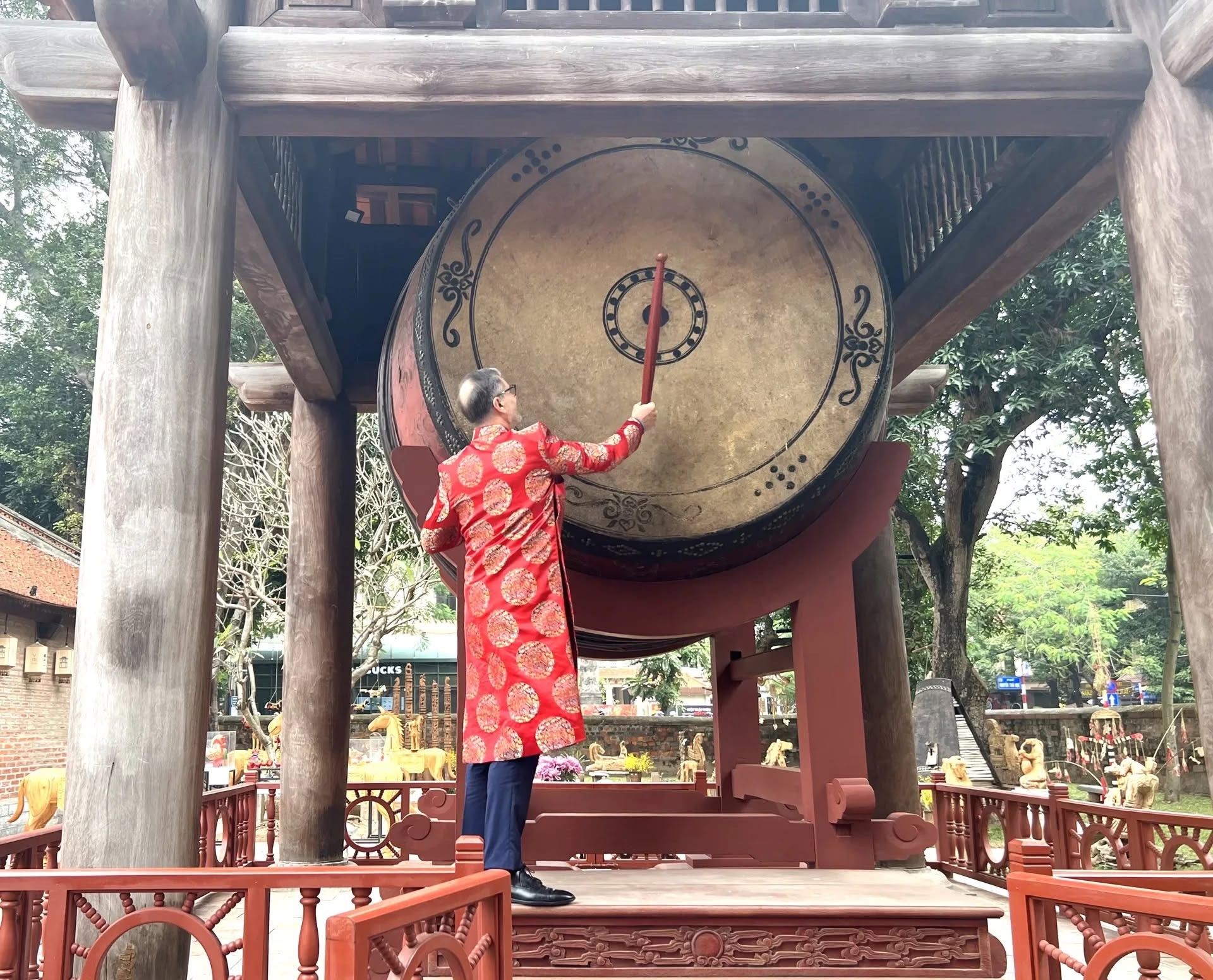 https://dantocphattrien.vietnamnet.vn/phu-nu-bru-van-kieu-lam-du-lich-ben-suoi-a-lao-1777369951827.htm https://dantocphattrien.vietnamnet.vn/phu-nu-bru-van-kieu-lam-du-lich-ben-suoi-a-lao-1777369951827.htm