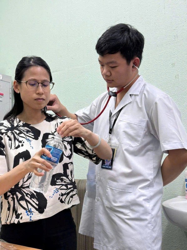CN.Phạm Tuấn Kiệt học lượng giá chức năng nuốt với chuyên gia NNTL Louisa Ong đến từ Australia. CN.Phạm Tuấn Kiệt học lượng giá chức năng nuốt với chuyên gia NNTL Louisa Ong đến từ Australia.