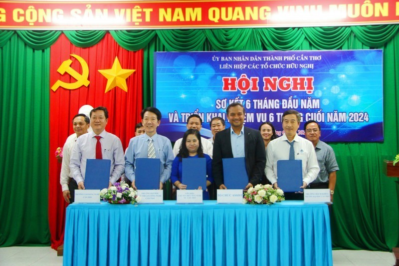 ບັນດາ “ມື້ບຸນແຫ່ງການສານສາຍສຳພັນ”