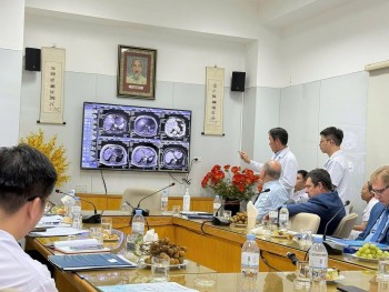 ບັນດາ “ມື້ບຸນແຫ່ງການສານສາຍສຳພັນ”
