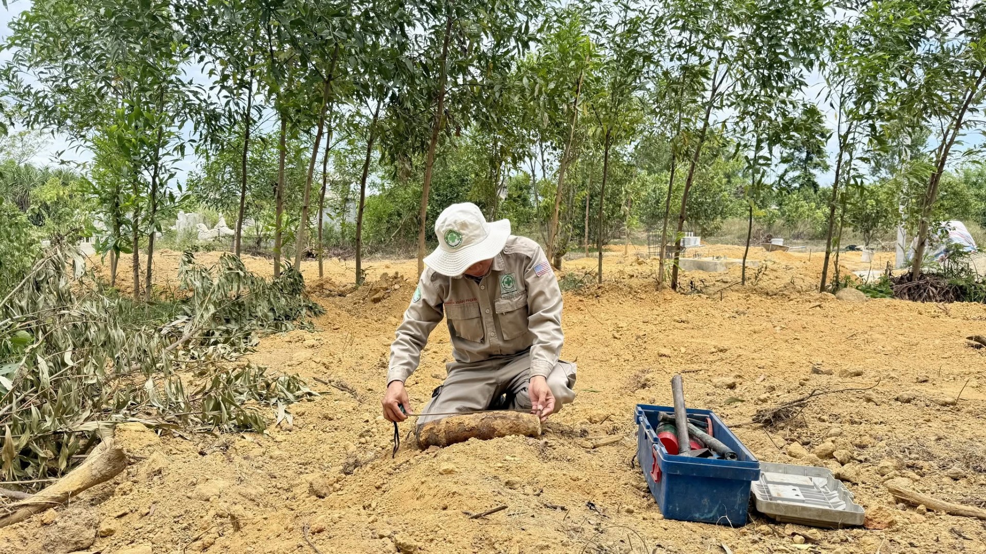 ມິດສະຫາຍຫ້າທະວີບອວຍພອນກອງປະຊຸມໃຫຍ່