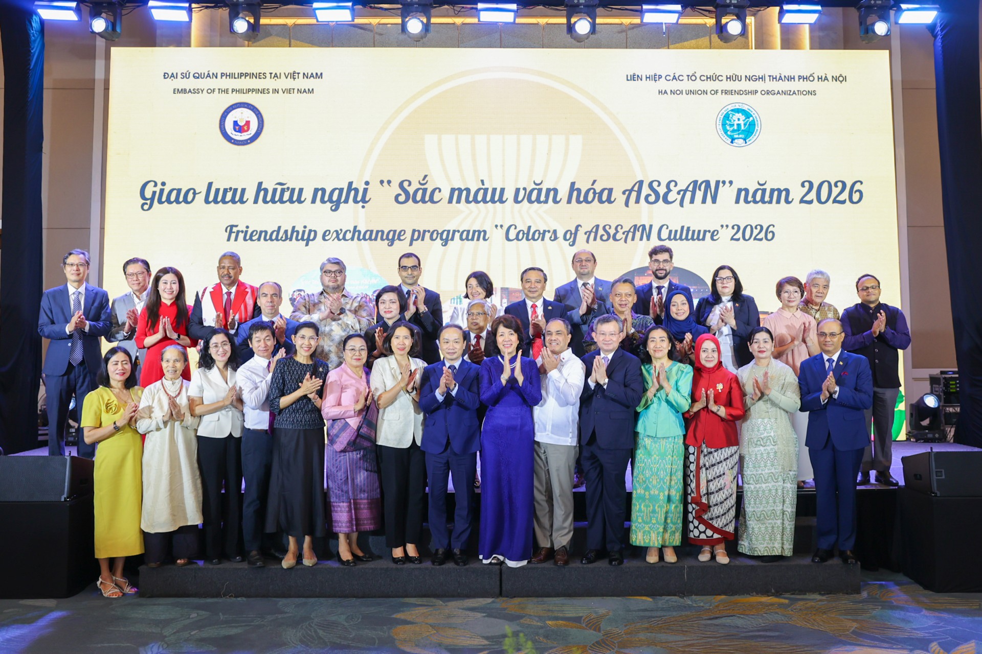 The “ASEAN Cultural Colors 2026” Friendship Exchange, organized by the Hanoi Union of Friendship Organizations in coordination with the Embassy of the Philippines and the embassies of ASEAN countries in Viet Nam, on August 19 in Hanoi. (Photo: Dinh Hoa) The “ASEAN Cultural Colors 2026” Friendship Exchange, organized by the Hanoi Union of Friendship Organizations in coordination with the Embassy of the Philippines and the embassies of ASEAN countries in Viet Nam, on August 19 in Hanoi. (Photo: Dinh Hoa)