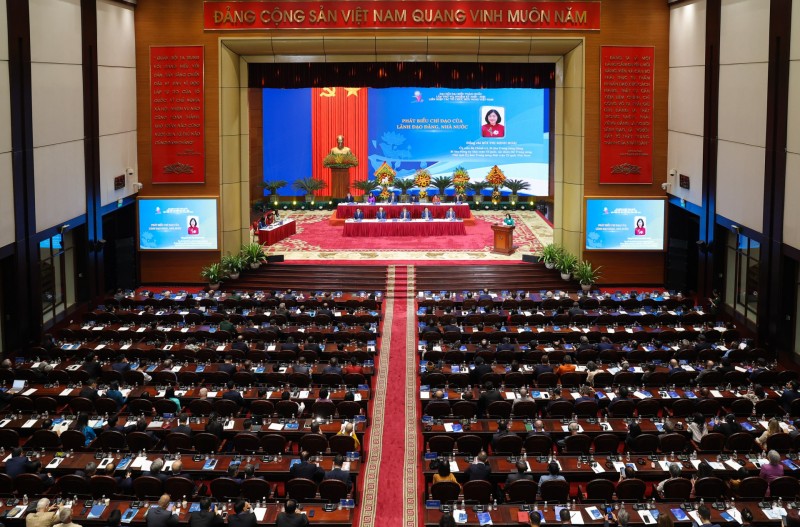 សមមិត្ត Bui Thi Minh Hoai សមាជិកាការិយាល័យនយោបាយ លេខាមជ្ឈិមបក្ស លេខាគណៈកម្មាធិការបក្សរណសិរ្សមាតុភូមិ និងបណ្តាអង្គការមហាជនថ្នាក់មជ្ឈិម ប្រធានគណៈកម្មាធិការមជ្ឈិមរណសិរ្សមាតុភូមិវៀតណាម។ សមមិត្ត Bui Thi Minh Hoai សមាជិកាការិយាល័យនយោបាយ លេខាមជ្ឈិមបក្ស លេខាគណៈកម្មាធិការបក្សរណសិរ្សមាតុភូមិ និងបណ្តាអង្គការមហាជនថ្នាក់មជ្ឈិម ប្រធានគណៈកម្មាធិការមជ្ឈិមរណសិរ្សមាតុភូមិវៀតណាម។