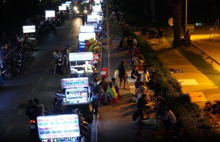 អម្រែកលក់ដូរចល័តនៅលើដងវិថីនានា។