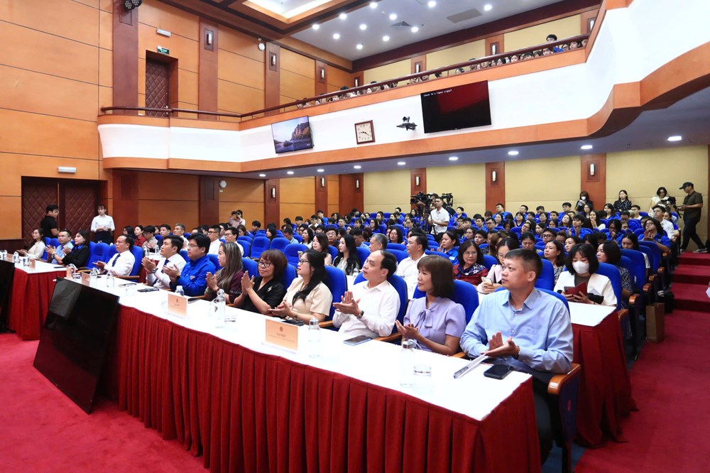Quang cảnh lễ phát động cuộc thi Phát động Chương trình “Bản Sắc” 2026 lan tỏa văn hóa Việt trên không gian số